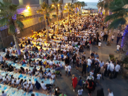 بالفيديو: أكثر من 1500 طفل وذويهم يشاركون في أضخم مائدة افطار رمضانية في ميناء يافا 